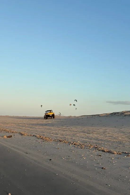 Buggy and kitesurfers on the beach in Parajuru, Ceará, Brazil