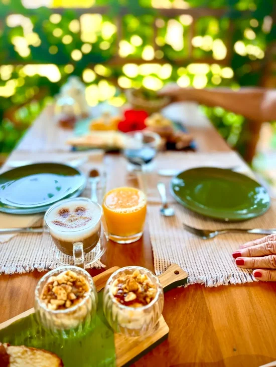Breakfast with fresh juice and tapioca at Caju Knots, Parajuru