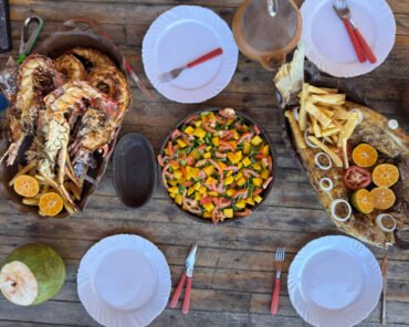 Grilled lobster, whole fried fish and fresh salad at Barraca Vilamar, Parajuru, Ceará
